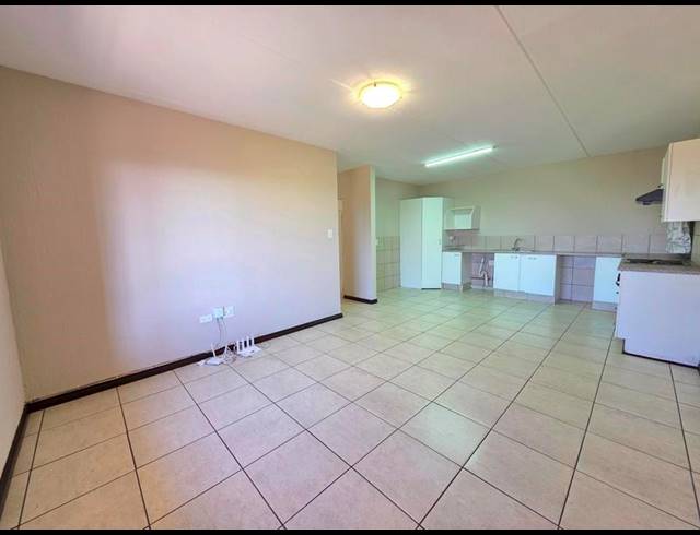 3 BEDROOM APARTMENT FOR SALE IN CONSTANTIA KLOOF